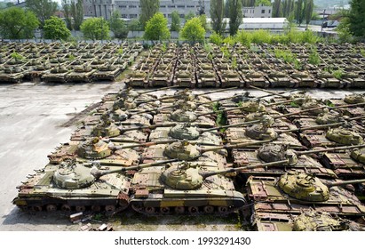 620 Abandoned soviet tank Images, Stock Photos & Vectors | Shutterstock