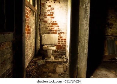 4,889 Abandoned Bathroom Stock Photos, Images & Photography | Shutterstock