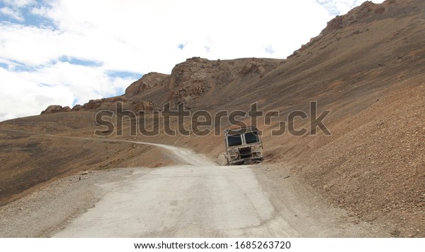Abandoned Truck on the Way\
to Leh-Ladakh