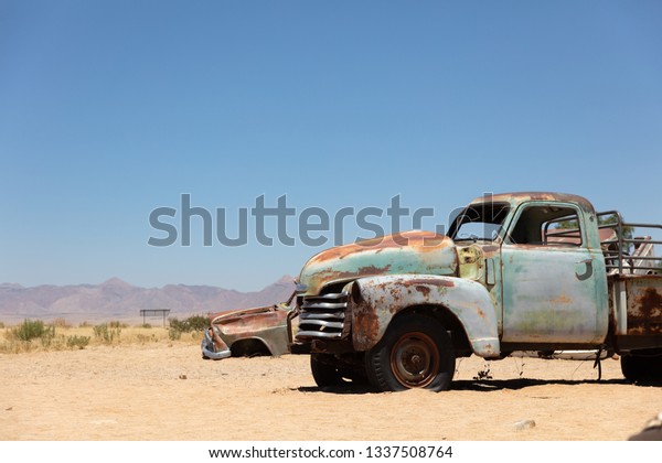 Abandoned truck in\
Solitaire - Namibia 