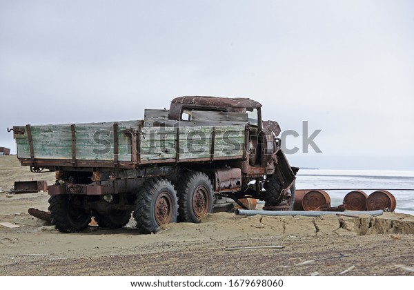 Abandoned vehicles in the Arctic -\
environmental\
pollution