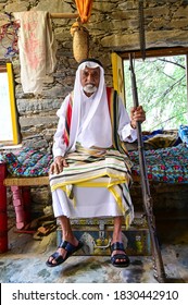 Abha, Saudi Arabia – August 1st 2020: An Old Arabic Man From Saudi Arabia Wears Traditional Clothes And Hold His Old Weapon.