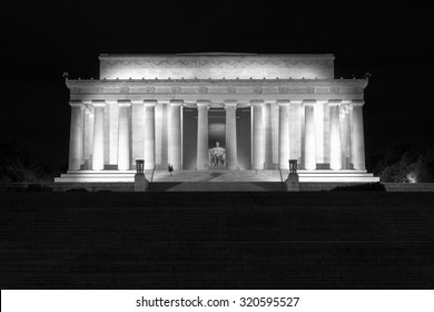 Abraham Lincoln monument in Washington, DC - Powered by Shutterstock