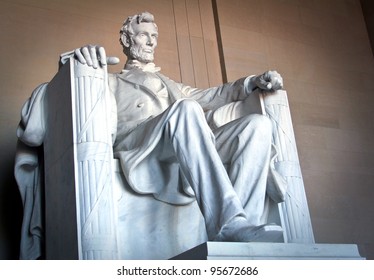 Abraham Lincoln monument in Washington, DC - Shutterstock ID 95672686