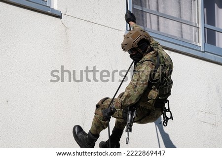 Abseiling soldier（Japan ground self defense force）