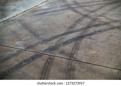 674 Tyre skid marks on highway Images, Stock Photos & Vectors ...