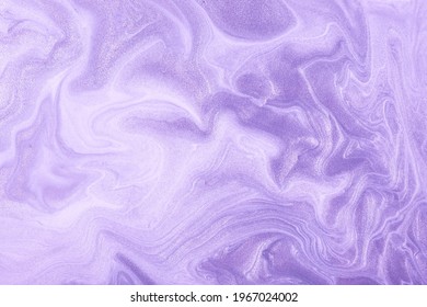 Resumen de los colores de fondo del arte fluido de color púrpura y lila  Mármol líquido  Pintura acrílica sobre lienzo con gradiente violeta brillante  Fondo de tinta de alcohol con patrón ondulado de perlas 