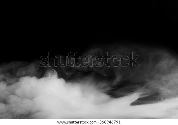 黒い背景に抽象的な霧または煙の動き