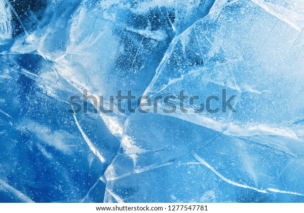 抽象的な氷の背景 氷の表面に亀裂のある青の背景 の写真素材 今すぐ編集