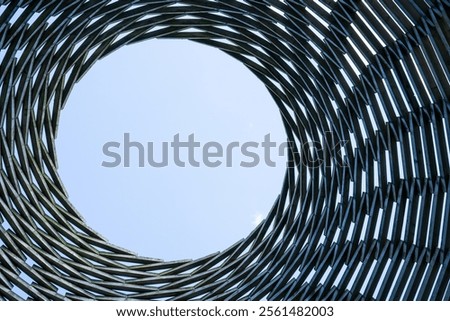 Abstract structure ending in a circle, framing a clear view of the sky. A minimalist and artistic composition blending geometry and nature, inviting contemplation and curiosity