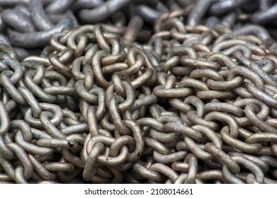 Abstract Of Thick Heavy Gold Chain Background, Texture