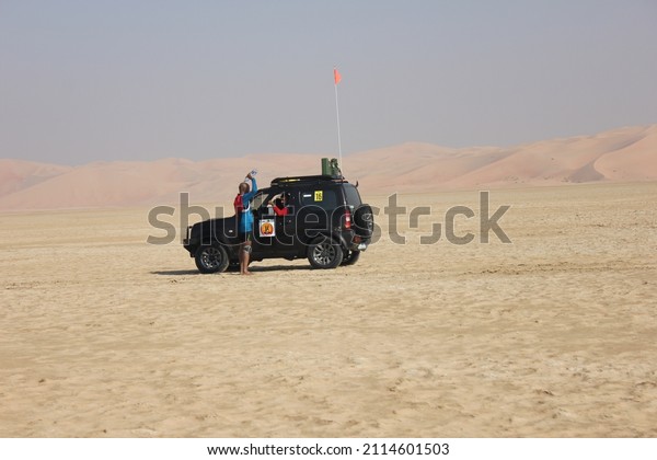 Abu Dhabi, UAE - October 29, 2016: 4x4 (4WD)\
support crew for the first international Tropic of Cancer Marathon\
held on the Tropic of Cancer latitude line (23d 26\' 22\