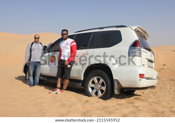 Abu Dhabi, UAE - October 29, 2016: 4x4 (4WD)\
support crew for the first international Tropic of Cancer Marathon\
held on the Tropic of Cancer latitude line (23d 26\' 22\