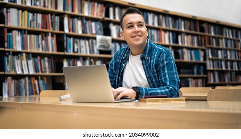 Academic year at the Institute. The student studies literature in the library at the college. She studies online on the university's website. - Powered by Shutterstock