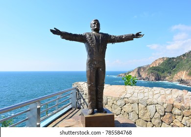 ACAPULCO, MEXICO - NOV 11TH, 2017: Statue Of Juan Gabriel, An Important Mexican Singer, In Acapulco, Mexico, On Nov 11th, 2017