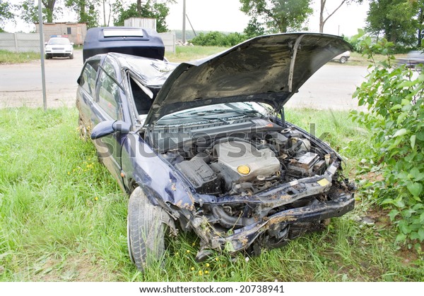 accident. car crash on\
roadside