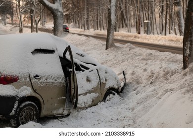 Accident Close-up, A Small Car Flew Off The Road On A Snowy And Icy Road. Accident Without Victims On A Snowy Forest Road With A Sharp Dangerous Turn