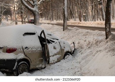 Accident Close-up, A Small Car Flew Off The Road On A Snowy And Icy Road. Accident Without Victims On A Snowy Forest Road With A Sharp Dangerous Turn