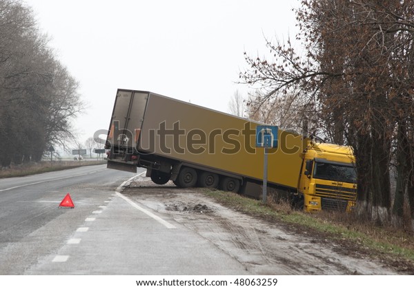 Accident on the\
road. Car crash on a\
motorway.