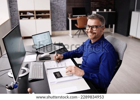Accounting Bookkeeper Clerk Man. Bank Advisor And Auditor Foto stock © 