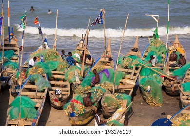 ACCRA, GHANA - MARCH 20: Unidentified Group Of African Fishermen Working On Cape Coast Beach On March 20, 2014 In Accra, Ghana. Cape Coast Is Famous Fishery Village In Ghana.