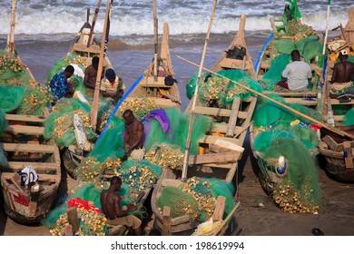 ACCRA, GHANA - MARCH 20: Unidentified Group Of African Fishermen Working On Cape Coast Beach On March 20, 2014 In Accra, Ghana. Cape Coast Is Famous Fishery Village In Ghana.