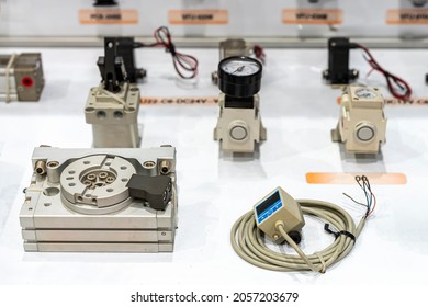 Accuracy rotary pneumatic cylinder table with various equipment e.g. digital display pressure switch gauge valve control regulator etc. for automation machine in industrial