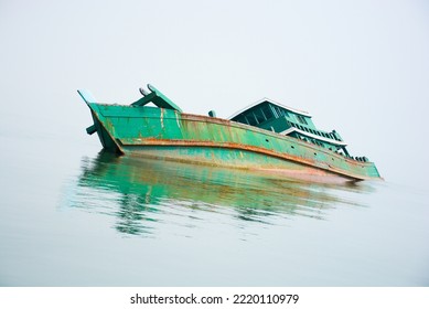 ACEH, INDONESIA, 
October 16 2015 : Green Boat, This Photo Is The Ship Carrying The Rohingya Refugees That Drifted In The Waters Of Aceh Julok

