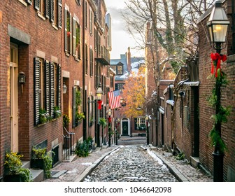 Acorn Street At Christmas Time: Classic 