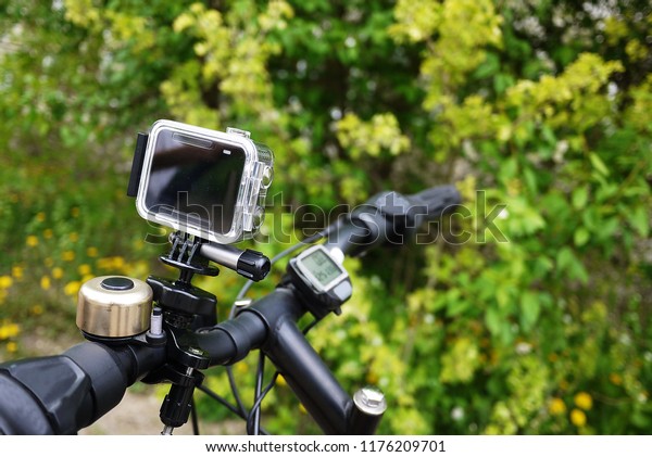 Action camera to capture\
your videos. Suitable for car travel, sports, diving, Cycling and\
other Hiking