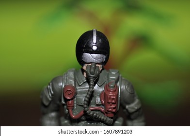 Action Figure Commando With Helmet