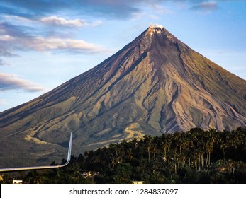 555 Bicol mountain Images, Stock Photos & Vectors | Shutterstock