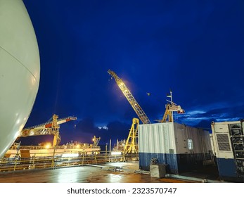 the activity on rig and lifting task of heavy equipment alway conducting on rig along with offshore.