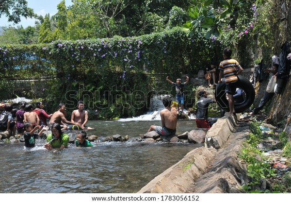 Activity tour\
participants carried out on the river using rubber tires, tires in\
cars, trucks or buses as buoys. River tubing. Salatiga, Central\
Java. Indonesia. June 28,\
2019.