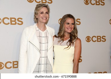 Maggie Lawson Images