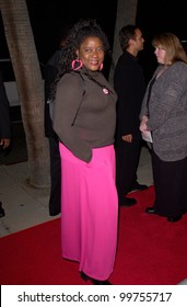 Actress LORETTA DEVINE at the Los Angeles premiere of Men of Honor.  01NOV2000.   Paul Smith / Featureflash