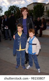 Actress MARILU HENNER & Children At The World Premiere, In Hollywood, Of Jimmy Neutron: Boy Genius. 09DEC2001.    Paul Smith/Featureflash