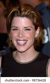 Actress NEVE CAMPBELL At The Hollywood Premiere Of Blow. 29MAR2001.  Paul Smith/Featureflash