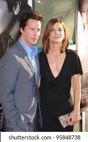Actress SANDRA BULLOCK & actor KEANU REEVES at the world premiere, in Hollywood, of their new movie "The Lake House". June 13, 2006  Los Angeles, CA  2006 Paul Smith / Featureflash