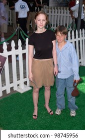 Actress THORA BIRCH & Brother At The Los Angeles Premiere Of Cats & Dogs. 23JUN2001.  Paul Smith/Featureflash