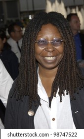 Actress WHOOPI GOLDBERG at the world premiere of Rat Race, in Los Angeles. 30JUL2001.  Paul Smith/Featureflash