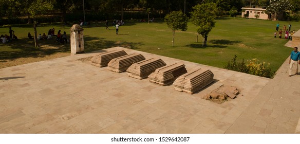 Adalaj (Gandhinager),Gujarat/India-11/15/2015: Grave Of 6 Mason Who Created The Mangificiant Adalaj Stepwell (Rain Water Storage). As Per The Legend King Begda Give Then Death Sentence.