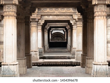 Adalaj Stepwell Or Rudabai Stepwel.
Located In The Village Of Adalaj, Close To Ahmedabad City And In Gandhinagar District In The Indian State Of Gujarat.