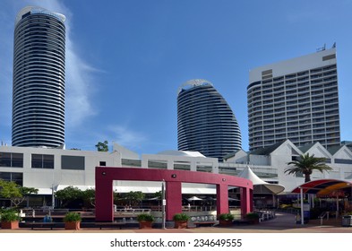 ADBEACH, AUS - NOV 14 2014:Broadbeach Gold Coast Australia.It's Home To One Of Queensland's Largest Shopping Centers, Jupiters Hotel And Casino And Gold Coast Convention And Exhibition Center.