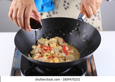 Add Sweet Soy Sauce To The Pan, Cooking Process Making Delicious Food