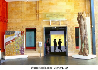 ADELAIDE, AUSTRALIA - November 27. People Are Watching The Art Collection Of The Aboriginal Culture Art Gallery In The South Australian Museum On November 27, 2015 In Adelaide.