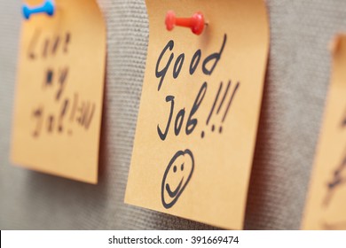 Adhesive Note With Good Job Text On A Cork Bulletin Board