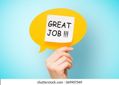 Adhesive note on yellow speech bubble with "great job" words on blue background.