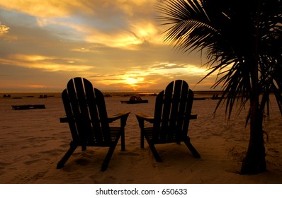 Adirondack_beach_florida_chairs: Bilder, Stockfotos und Vektorgrafiken