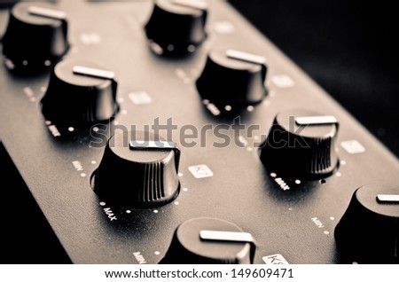 adjustable knobs on a DJ mix tool